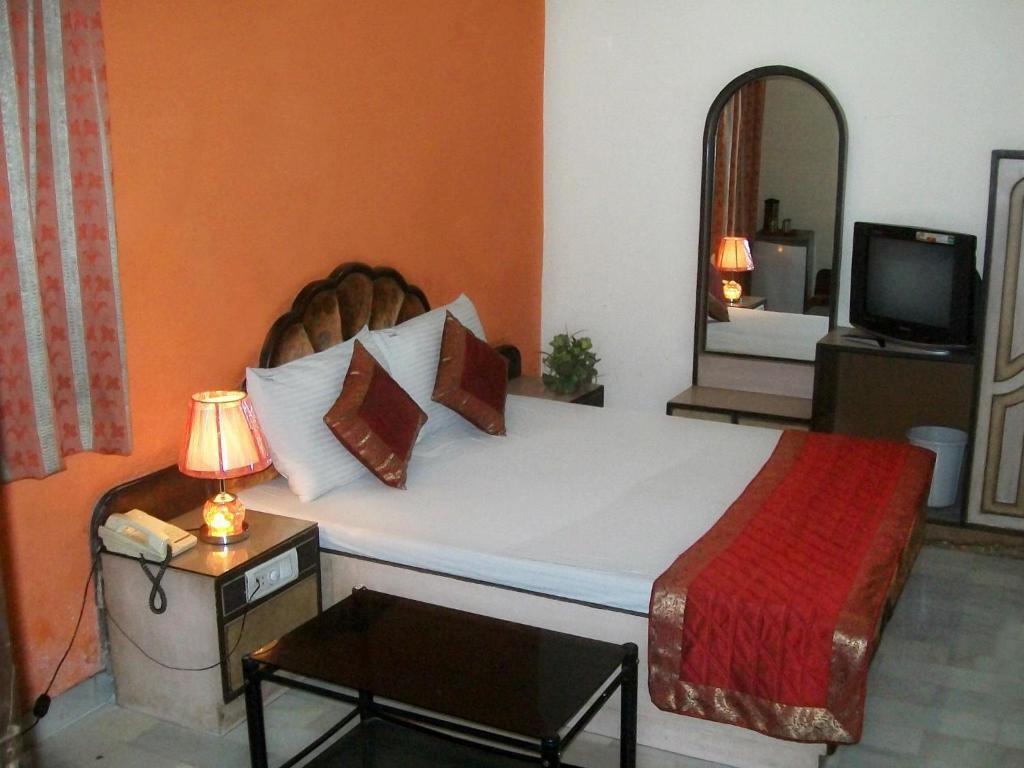Anmol Hotel Delhi  Room photo